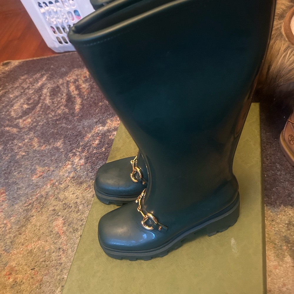 Gucci green Boots with Gold Chain Accent - Picture 2 of 3